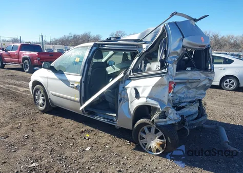 2006 Chrysler Town & Country Touring z USA, uszkodzony, nr VIN 2A8GP54L26R884431